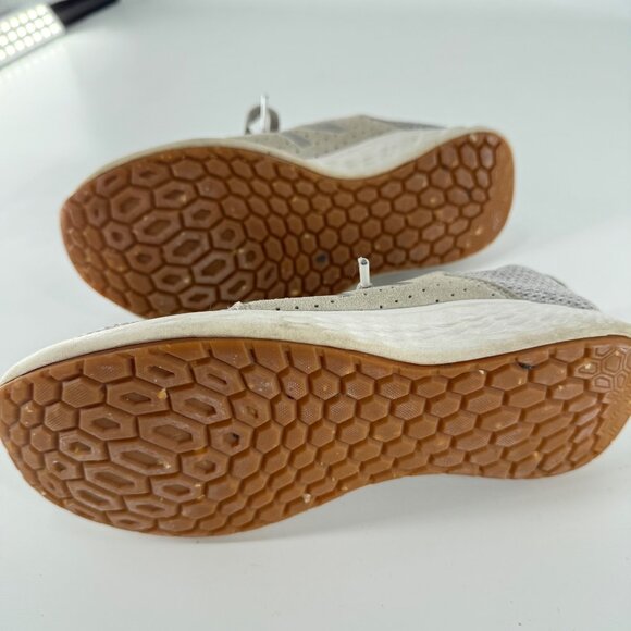 New Balance Womens Gray Athletic Shoes Size 8 US With Suede & Mesh Upper - Picture 7 of 10